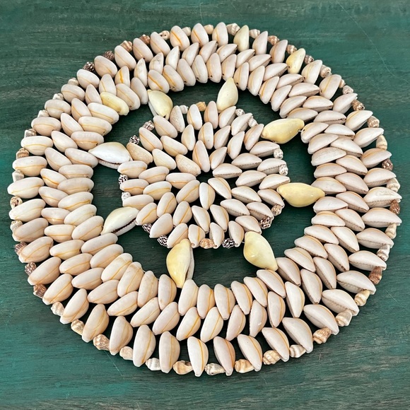 Round Cowrie Shell Decor BOHO - Picture 2 of 4
